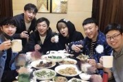 娱乐吃瓜酱深夜回家,娱乐吃瓜酱揭秘娱乐圈幕后故事